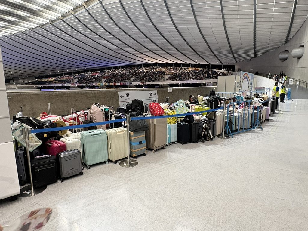 会場内に用意されていたスーツケースなど大型荷物の置き場スペース